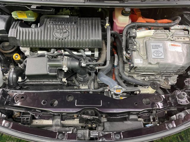 TOYOTA SIENTA HYBRID 2017