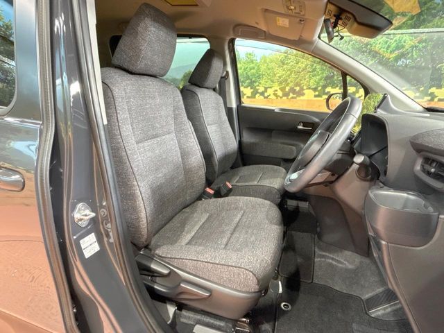 TOYOTA SIENTA HYBRID 2023