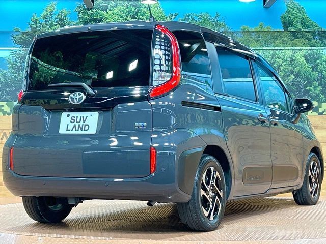 TOYOTA SIENTA HYBRID 2023