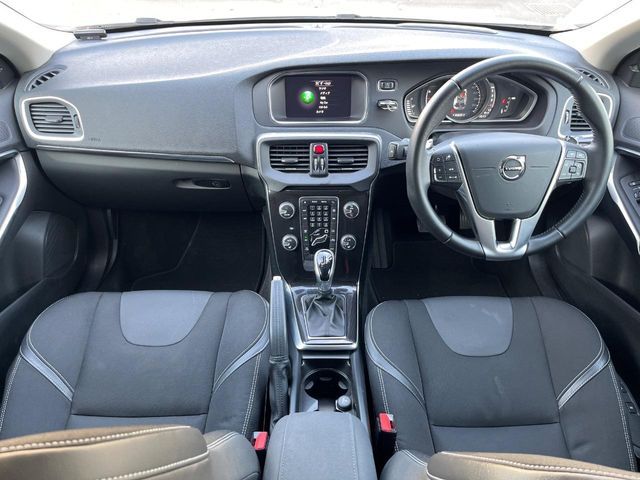 VOLVO VOLVO V40 2017