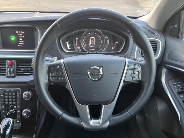 VOLVO VOLVO V40 2017