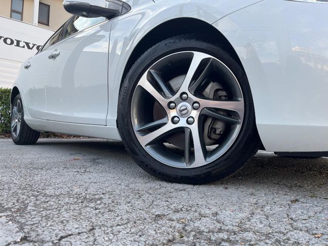 VOLVO VOLVO V40 2017