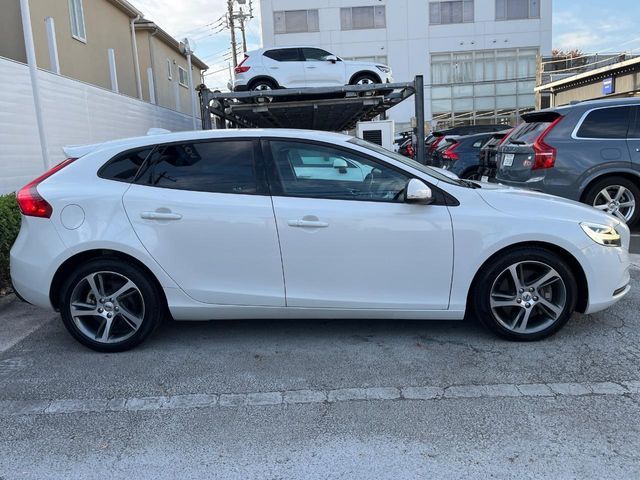 VOLVO VOLVO V40 2017