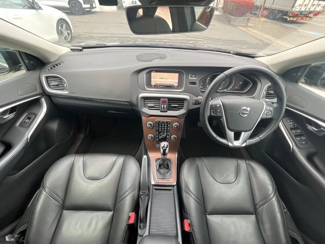 VOLVO VOLVO V40 2017