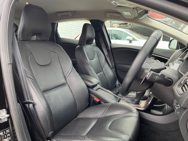 VOLVO VOLVO V40 2017