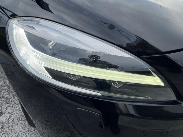 VOLVO VOLVO V40 2017