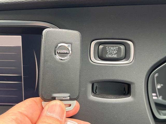 VOLVO VOLVO V40 2017