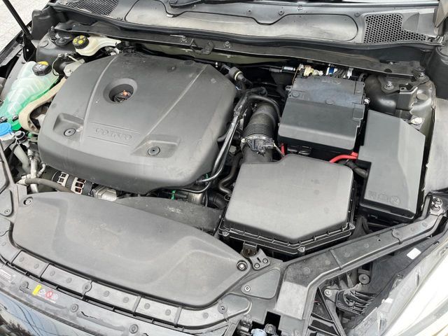 VOLVO VOLVO V40 2017