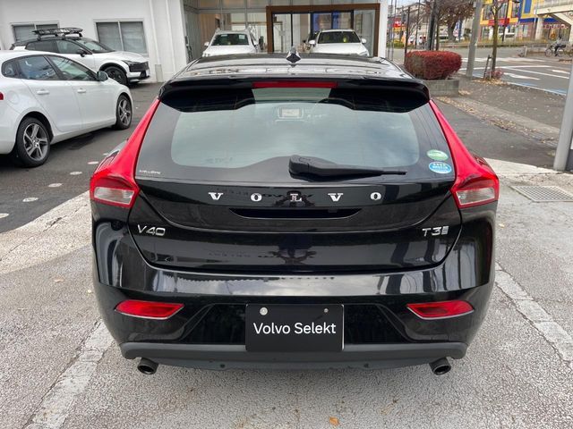 VOLVO VOLVO V40 2017