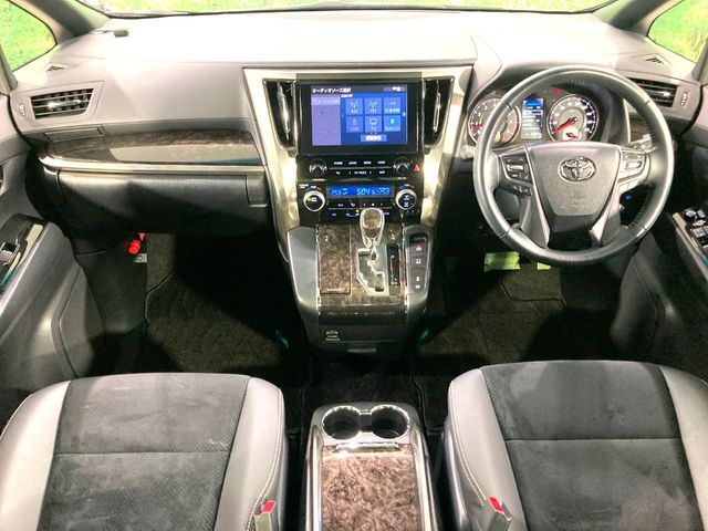 TOYOTA ALPHARD 2022