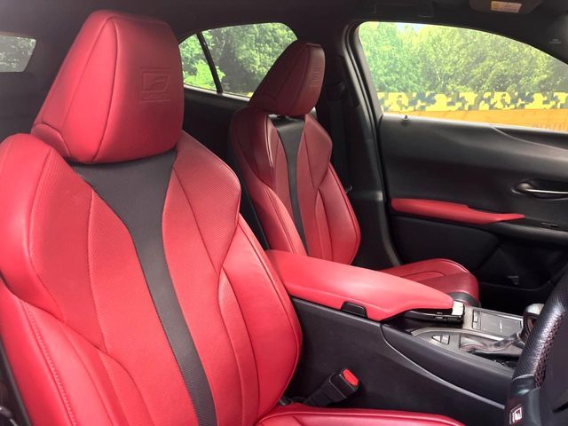 TOYOTA LEXUS UX200 2019