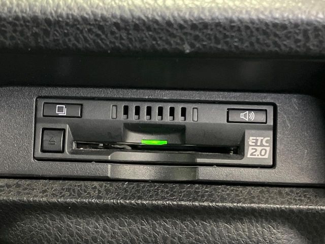 TOYOTA VOXY HYBRID 2021