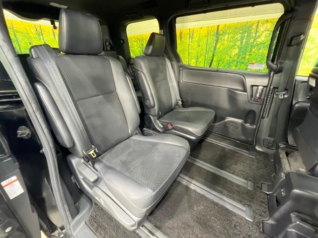 TOYOTA VOXY HYBRID 2021