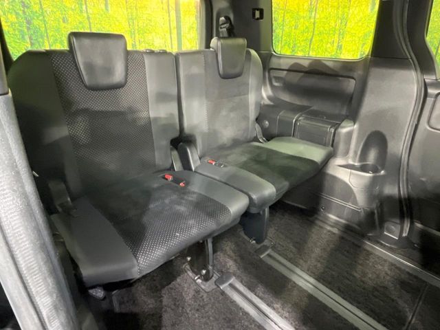 TOYOTA VOXY HYBRID 2021