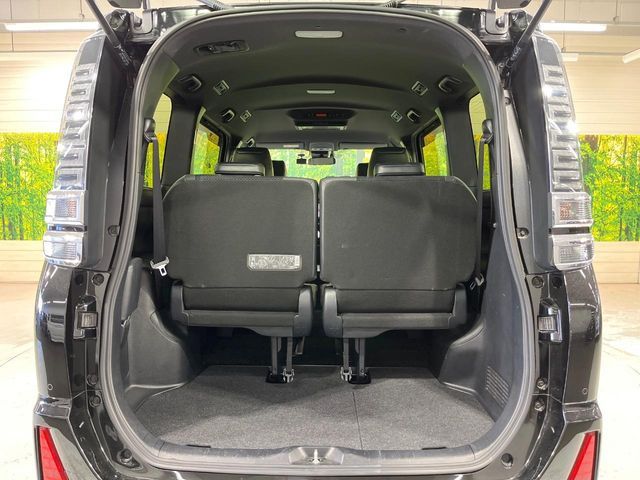 TOYOTA VOXY HYBRID 2021