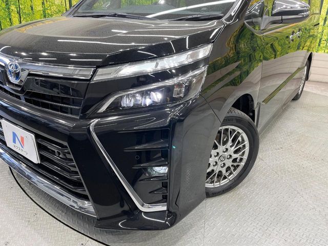 TOYOTA VOXY HYBRID 2021