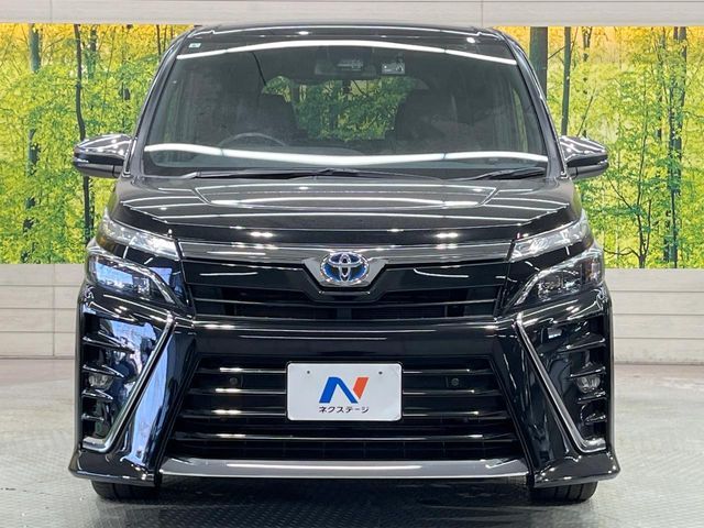 TOYOTA VOXY HYBRID 2021