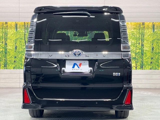 TOYOTA VOXY HYBRID 2021