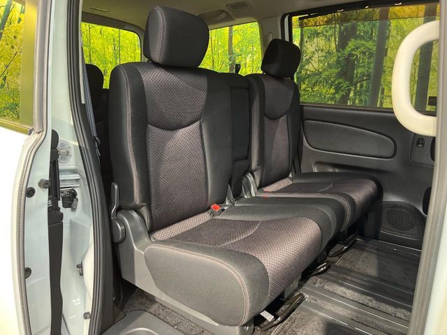 NISSAN SERENA  WG 2011