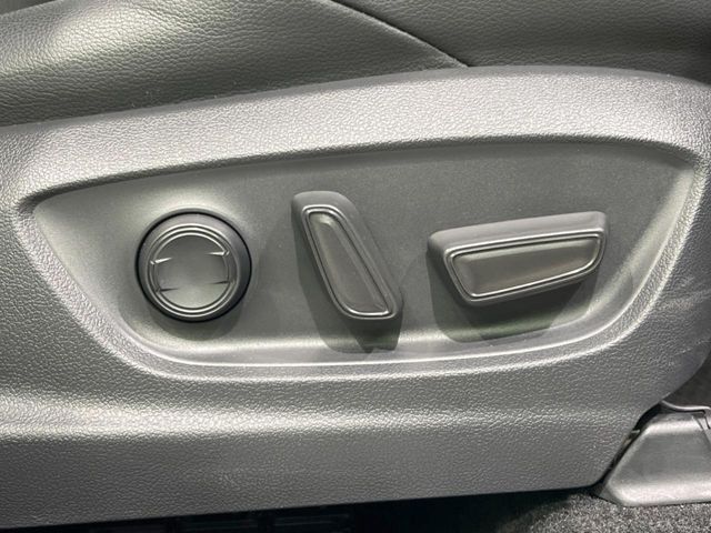 TOYOTA COROLLA CROSS HYBRID 2025