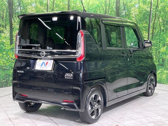 NISSAN ROOX 2023