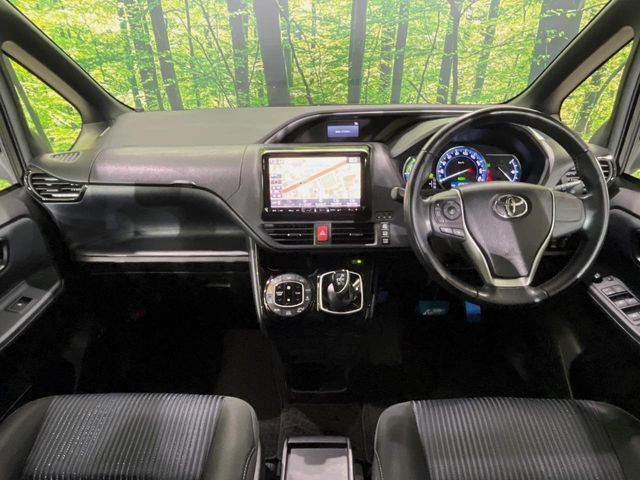 TOYOTA VOXY HYBRID 2016