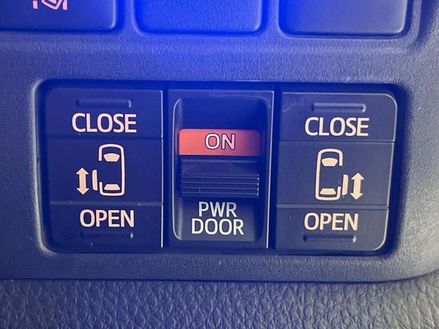 TOYOTA VOXY HYBRID 2016