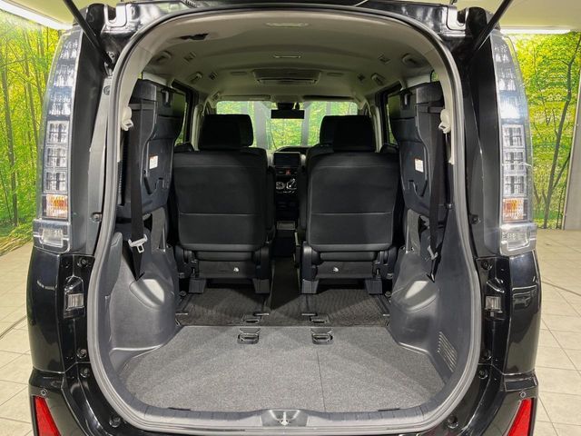 TOYOTA VOXY HYBRID 2016