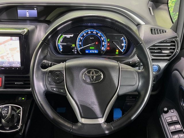 TOYOTA VOXY HYBRID 2016