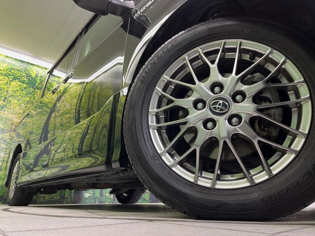 TOYOTA VOXY HYBRID 2016