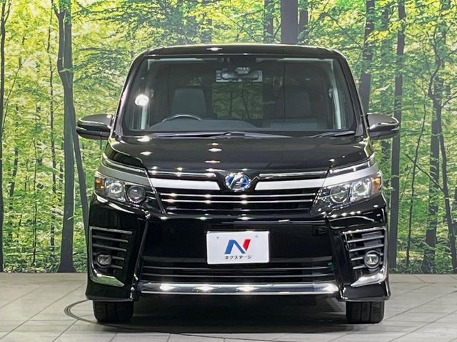 TOYOTA VOXY HYBRID 2016