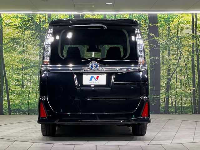 TOYOTA VOXY HYBRID 2016