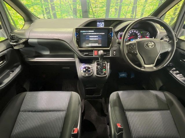 TOYOTA VOXY 2015