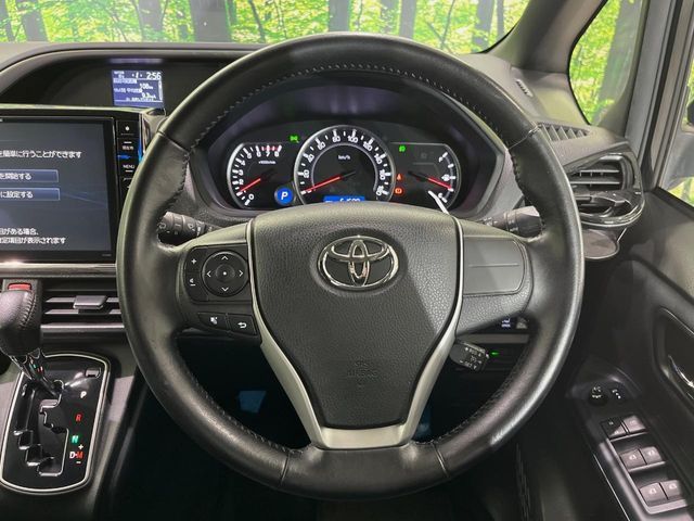 TOYOTA VOXY 2015