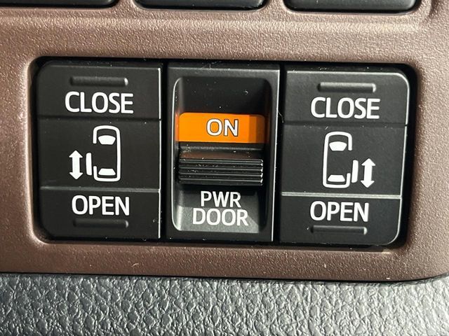 TOYOTA ESQUIRE HYBRID 2016