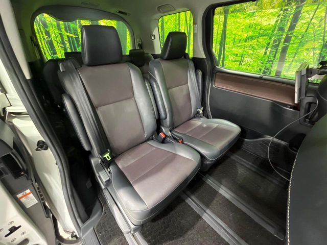 TOYOTA ESQUIRE HYBRID 2016