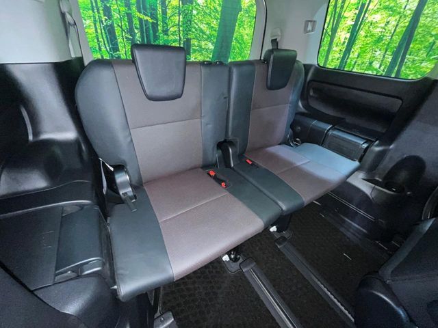 TOYOTA ESQUIRE HYBRID 2016