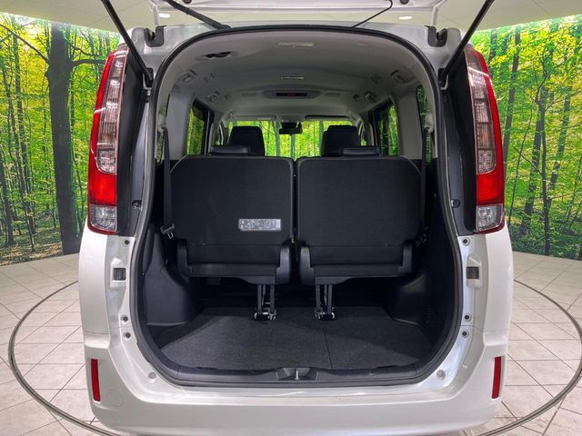 TOYOTA ESQUIRE HYBRID 2016