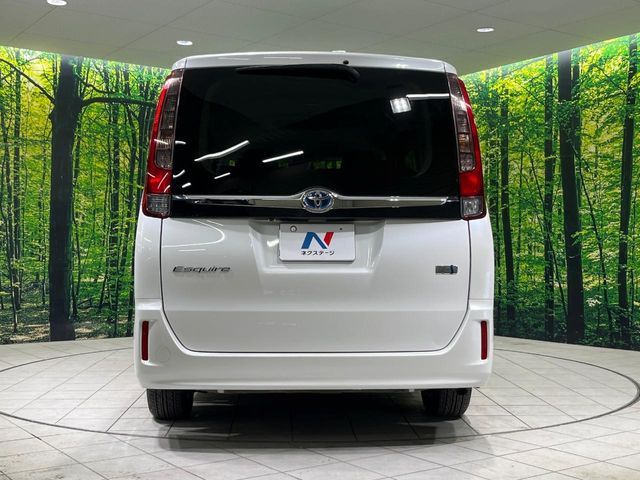 TOYOTA ESQUIRE HYBRID 2016