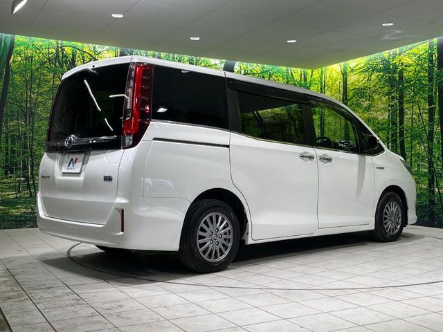 TOYOTA ESQUIRE HYBRID 2016