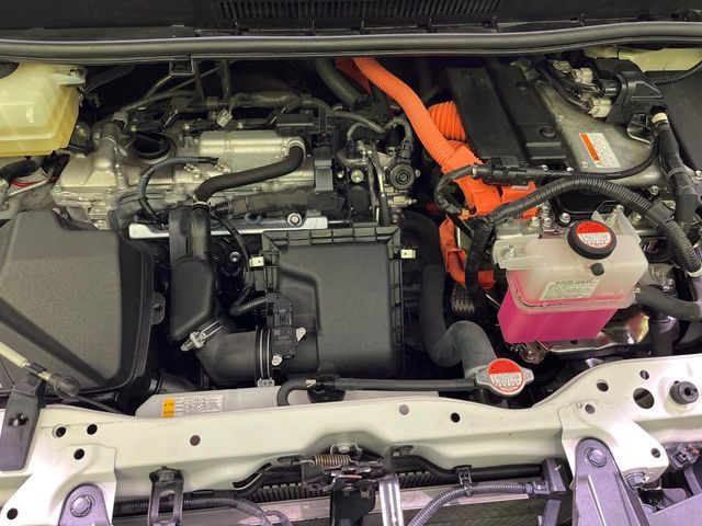 TOYOTA ESQUIRE HYBRID 2016