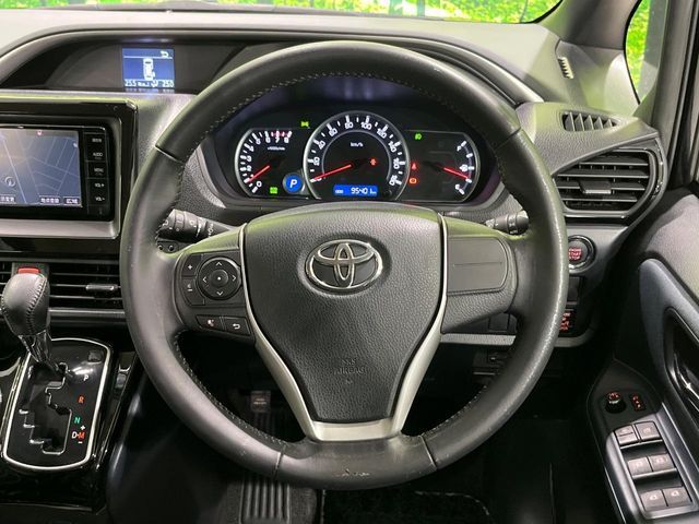 TOYOTA VOXY 2016