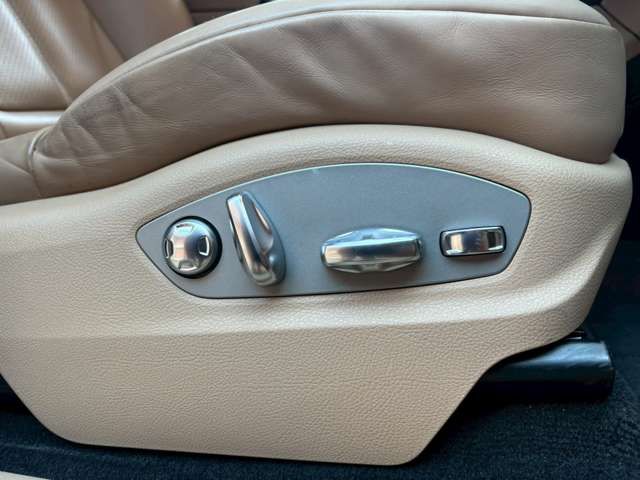 PORSCHE PORSCHE Macan 2023