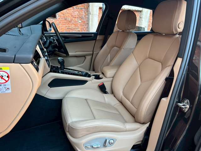 PORSCHE PORSCHE Macan 2023