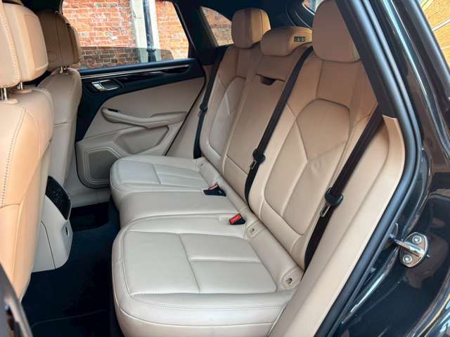 PORSCHE PORSCHE Macan 2023