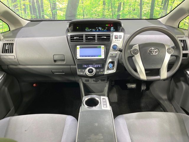 TOYOTA PRIUS Alpha 2012