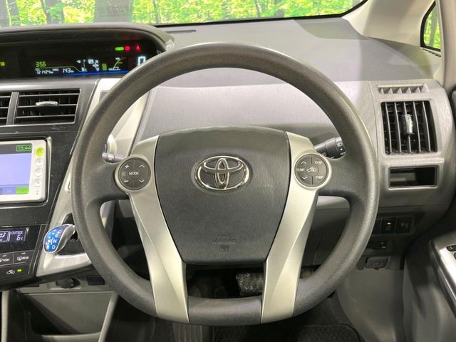 TOYOTA PRIUS Alpha 2012