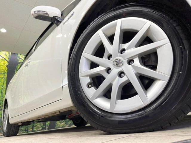 TOYOTA PRIUS Alpha 2012