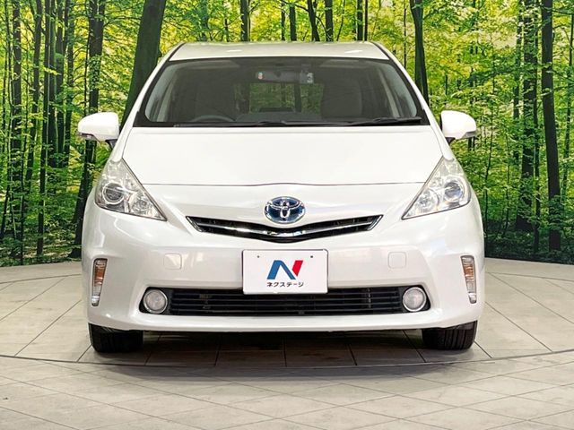 TOYOTA PRIUS Alpha 2012