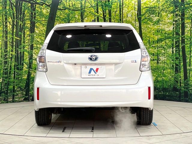 TOYOTA PRIUS Alpha 2012